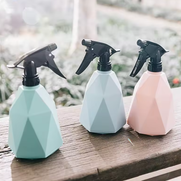 /uploads/image/2024/05/24/600ml Wholesale Unique Shape Luxury Household Flower Cleaning Fine Mist Spray Plastic Spray Bottles.png